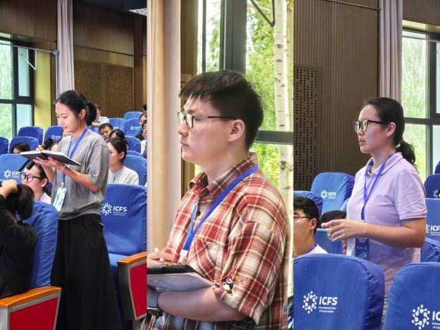 学生与指导教师交流互动.jpg