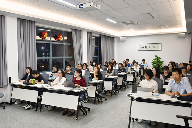 讲座进行中_副本.jpg