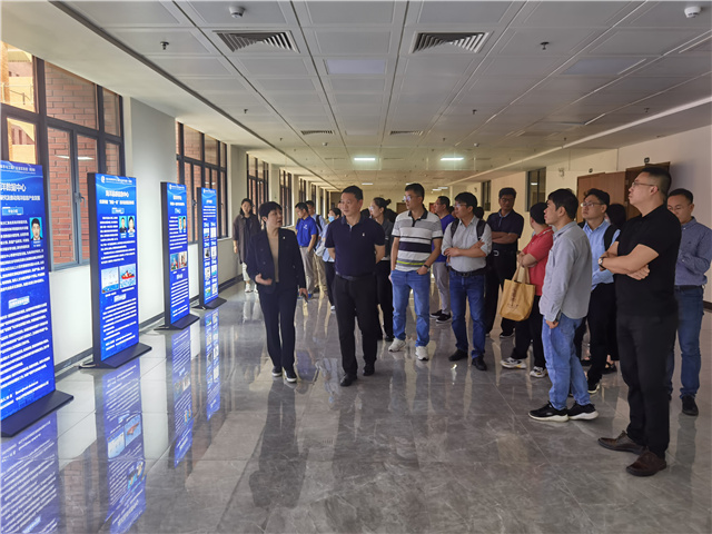 科研办公室 珠海校区教师赴南方海洋科学与工程广东省实验室（珠海）参观交流 照片2_副本.jpg