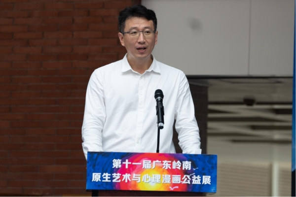 北京师范大学珠海校区党委副书记韩舰致欢迎辞_副本.jpg